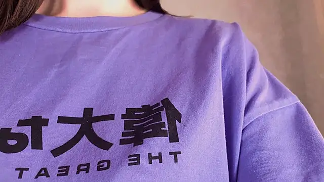 YvonneShames's cam snapshot