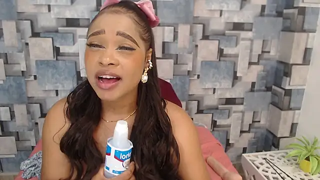 angel_dthroatt's cam snapshot