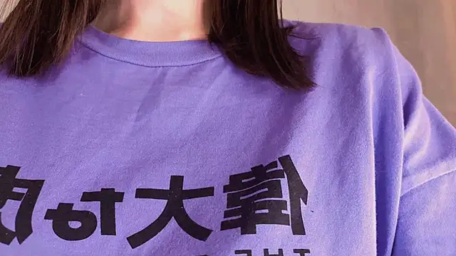 YvonneShames's cam snapshot