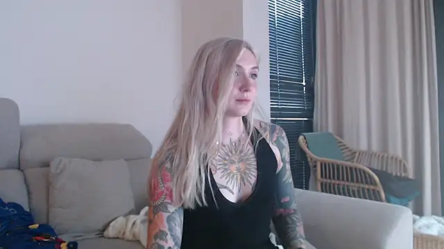 tattoobbgirl's cam snapshot