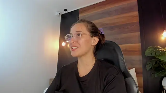 sophia_martinezz_'s cam snapshot