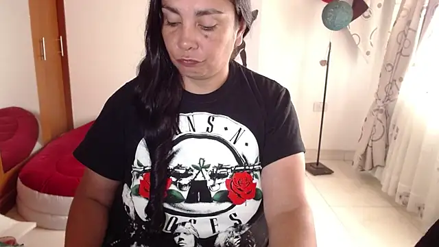 vivian-milf's cam snapshot