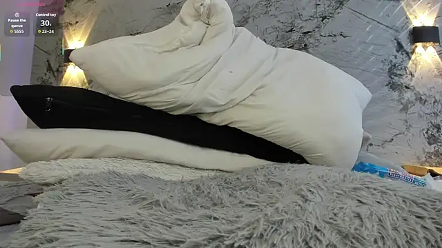 LIZ_HOLMES's cam snapshot