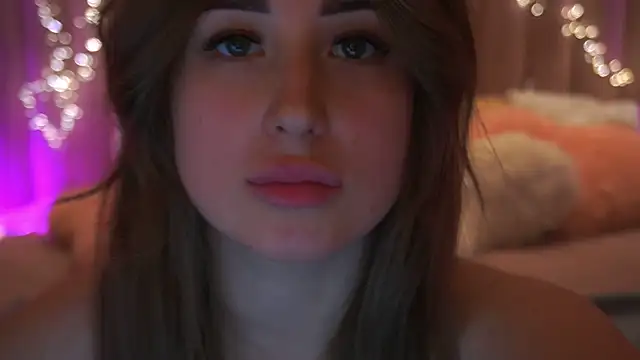 GentleAdellee's cam snapshot