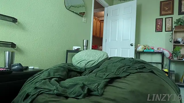Linzy_19 live sex cam