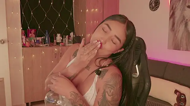 Maryann_jones's cam snapshot