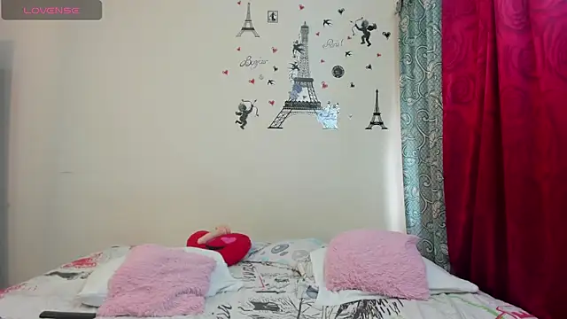 Naomi-Blaze's cam snapshot