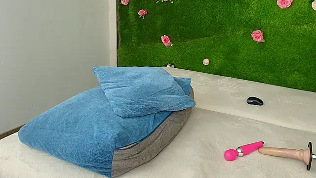 Huge_Titties_'s cam snapshot