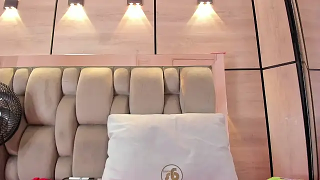 karol_lewiss's cam snapshot