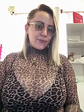 CurvyLust_x's cam snapshot