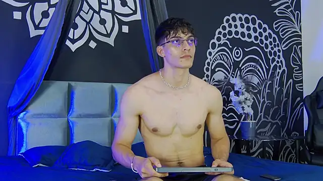 AlessioVitale's cam snapshot