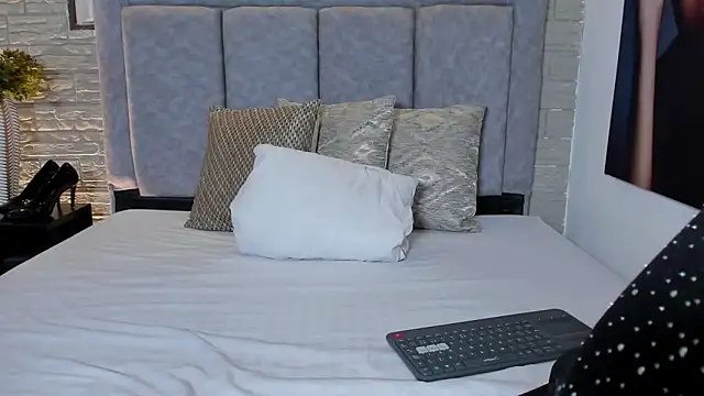 LanaRouse's cam snapshot