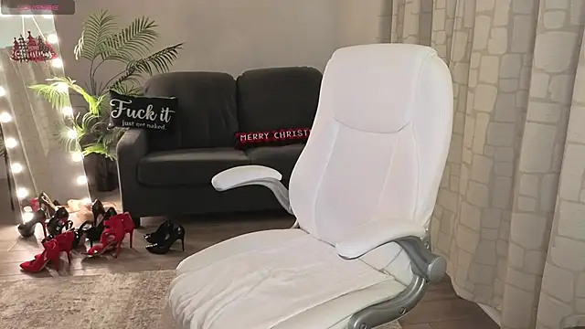 YourMarthaMayer's cam snapshot