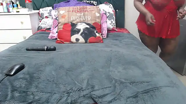 CurveyChocClitX5's cam snapshot