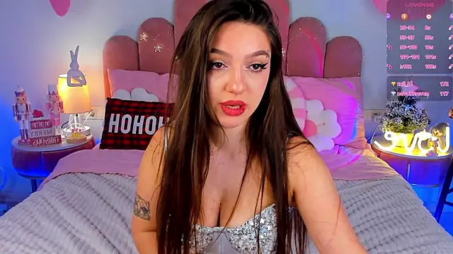 GiaCale live sex cam