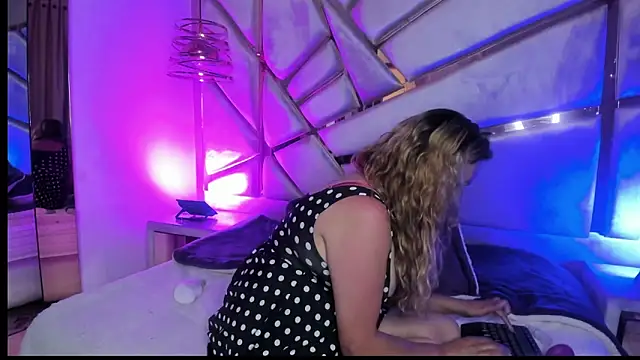 Ivonne_444's cam snapshot