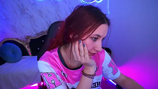 RoxieRay's cam snapshot