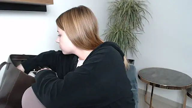 SweetBellaa_'s cam snapshot