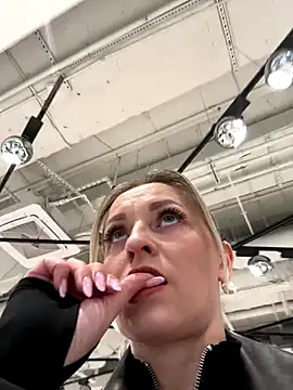 VikaBunny1 live sex cam