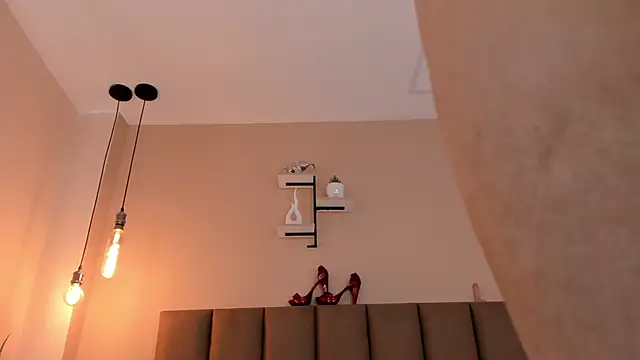 cocobalenciaga_'s cam snapshot