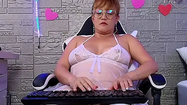 naomi_diamond_'s cam snapshot