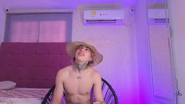 lily_and_wan's cam snapshot