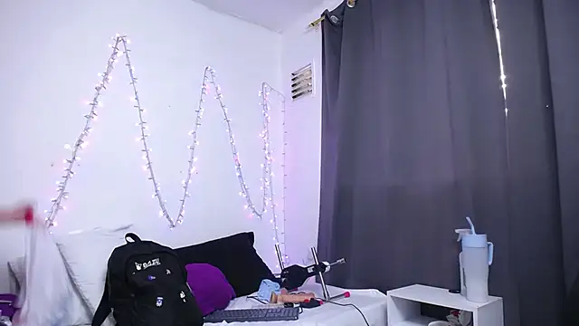 Nicol_Love0's cam snapshot