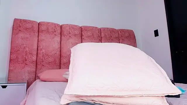 kendal_rossi's cam snapshot