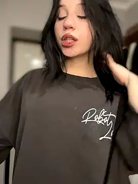 YourLittleDevil's cam snapshot