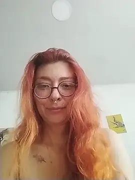 EmilyyRed's cam snapshot