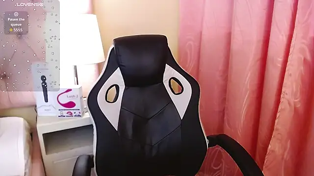 Hillary_Thomson's cam snapshot