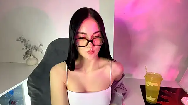 Beautyofnlka's cam snapshot