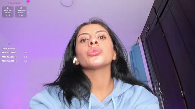 _lucianapalmer's cam snapshot