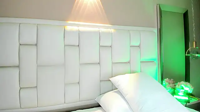 AvyMilton's cam snapshot