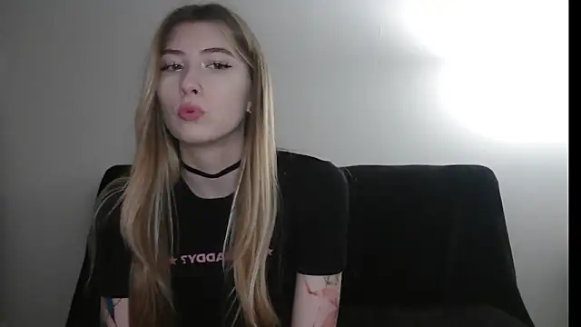 ErikaShyy's cam snapshot