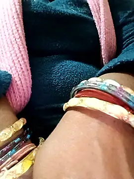 Desi_Biwi's cam snapshot