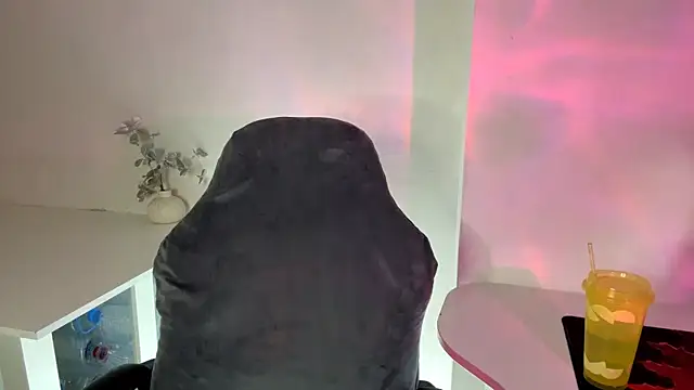 Beautyofnlka's cam snapshot