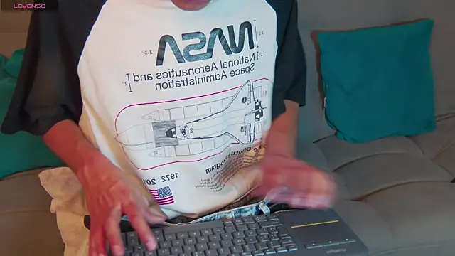 Liam_Sinclair's cam snapshot