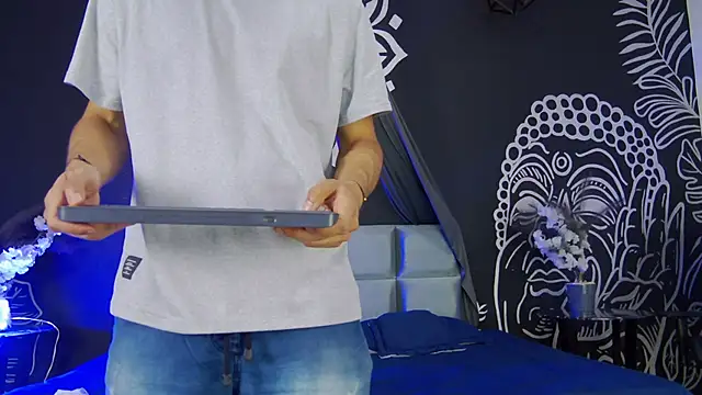 AlessioVitale's cam snapshot