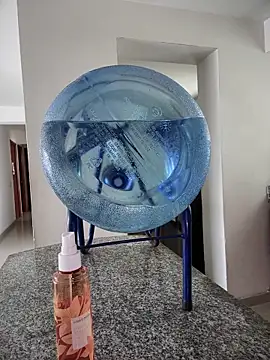 horny_roomiess's cam snapshot