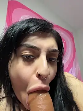 ThickerThanYoBitch's cam snapshot