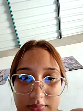 young_dairy01's cam snapshot