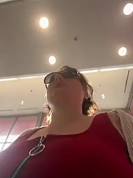 MilfyMrsRobinson live sex cam