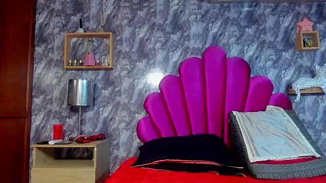 EMMAPARISS's cam snapshot