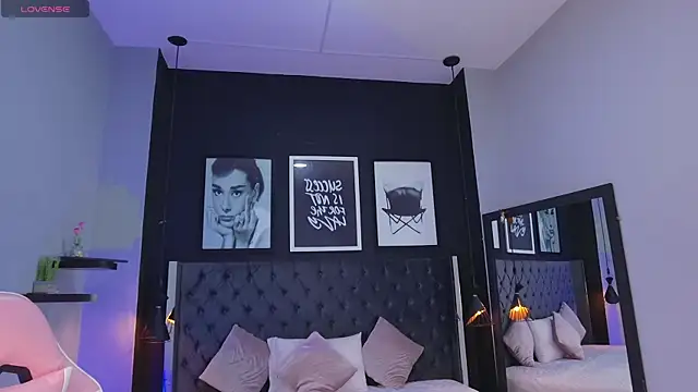 kitty_collins_'s cam snapshot