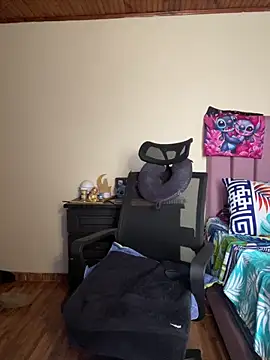 CoraVibes's cam snapshot