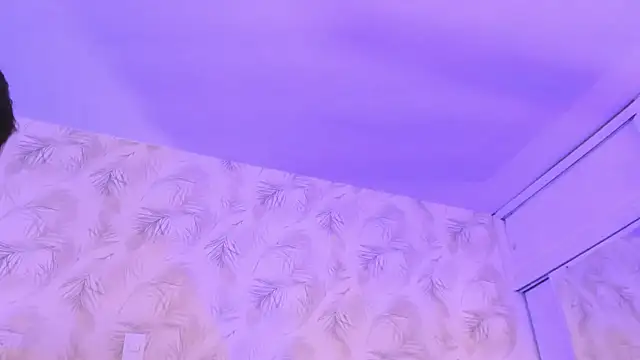 nicolle_pierce's cam snapshot