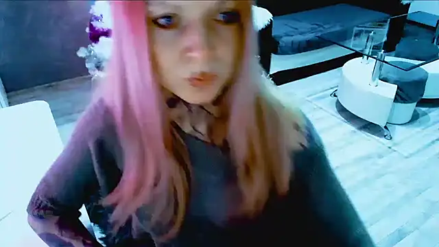 InesGold's cam snapshot