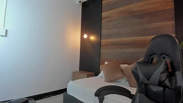 sophia_martinezz_'s cam snapshot