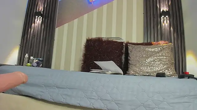 emily_layton's cam snapshot